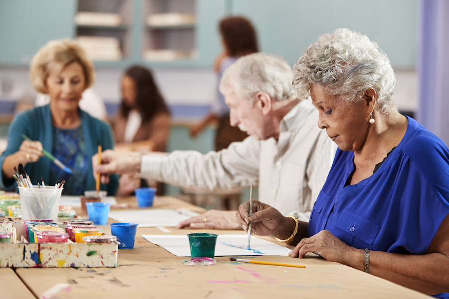 How Day Retreat Programs Help Seniors Living with Memory Loss Age in Place